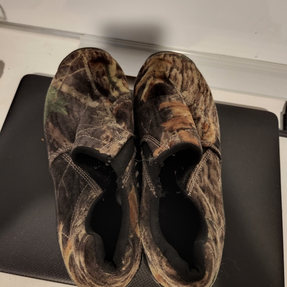 Unisex camo slip ons size 5. - Picture 4 of 6